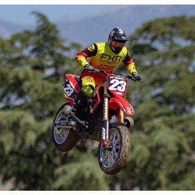 אופנוע על שלט Losi Promoto-MX Motorcycle RTR 1/4 שחור אדום אופנוע על שלט Losi Promoto-MX Motorcycle RTR 1/4 שחור אדום